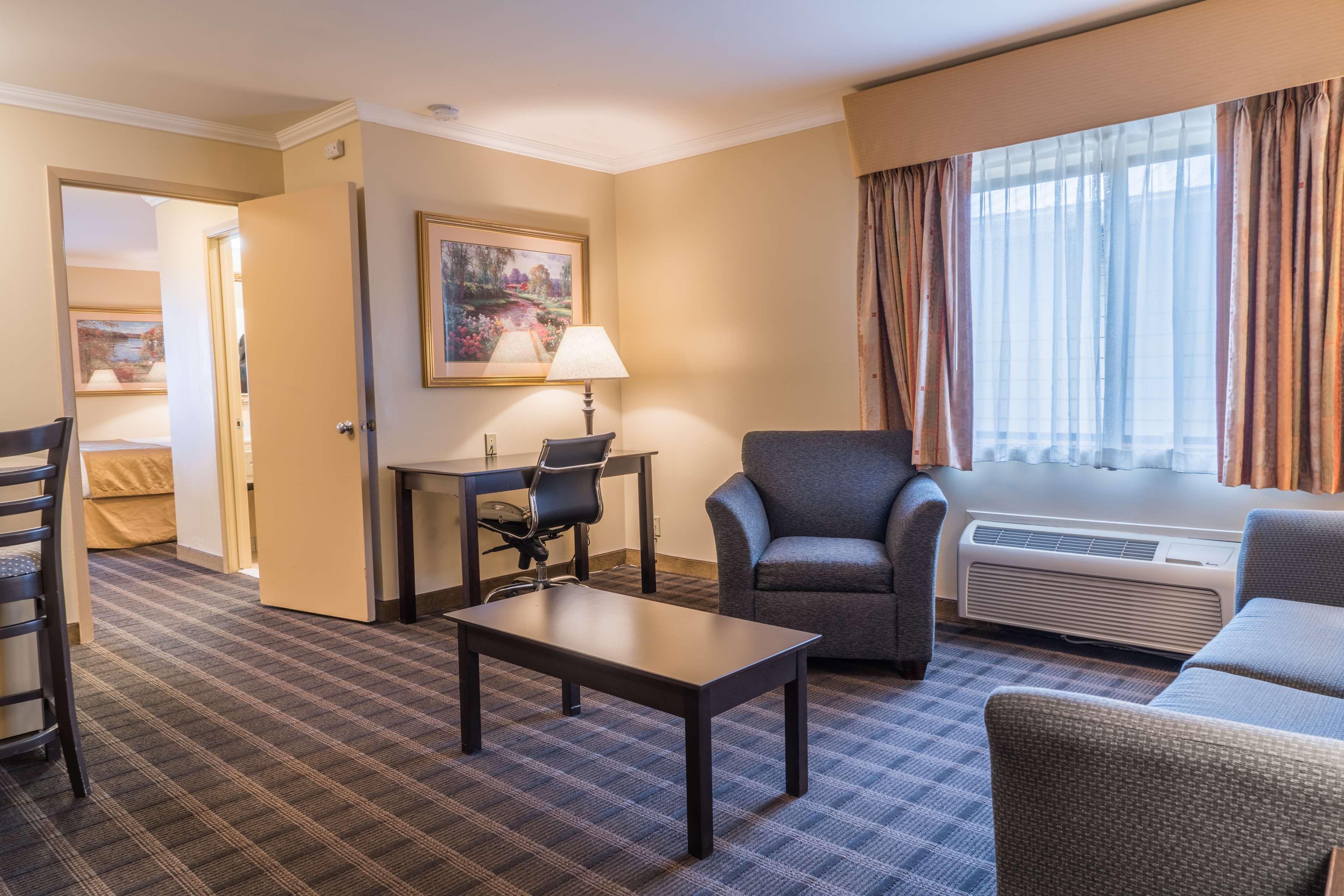 Best Western Inn & Suites Онтэрио Экстерьер фото