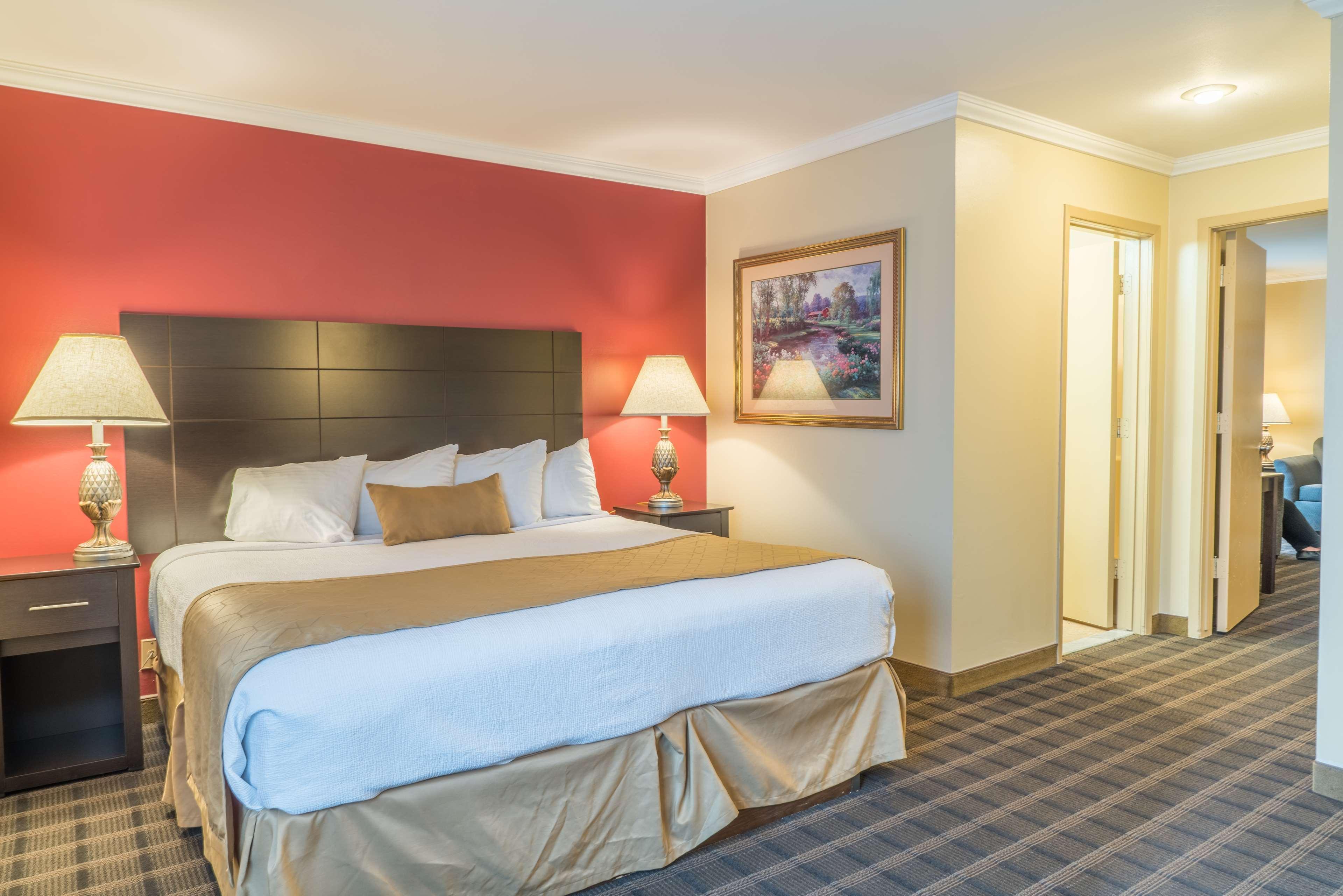 Best Western Inn & Suites Онтэрио Экстерьер фото