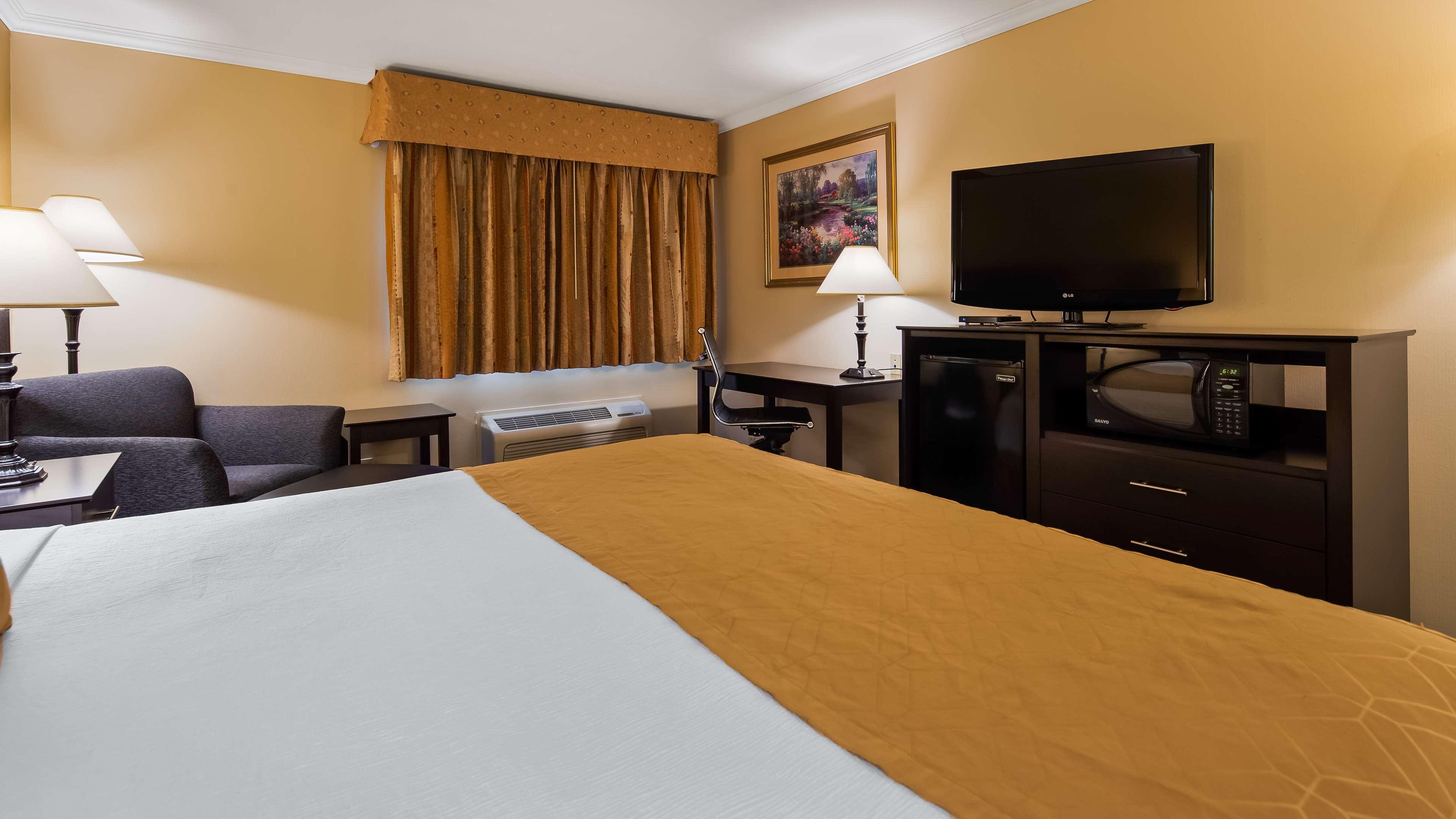 Best Western Inn & Suites Онтэрио Экстерьер фото