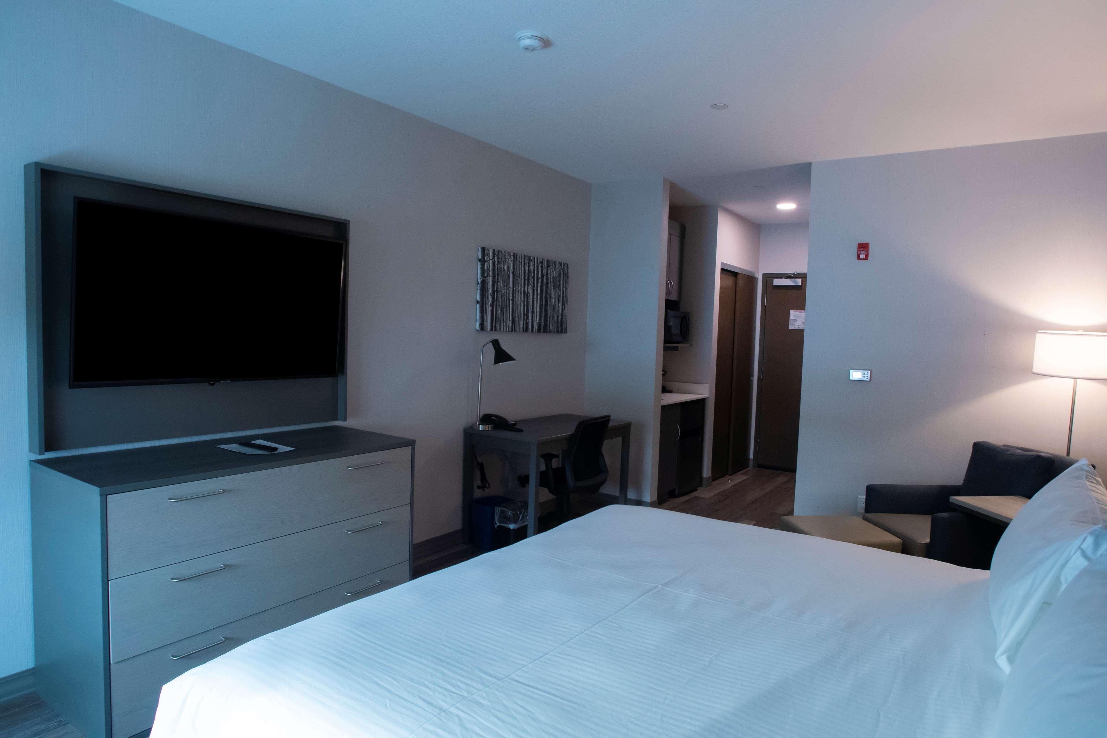 Best Western Inn & Suites Онтэрио Экстерьер фото