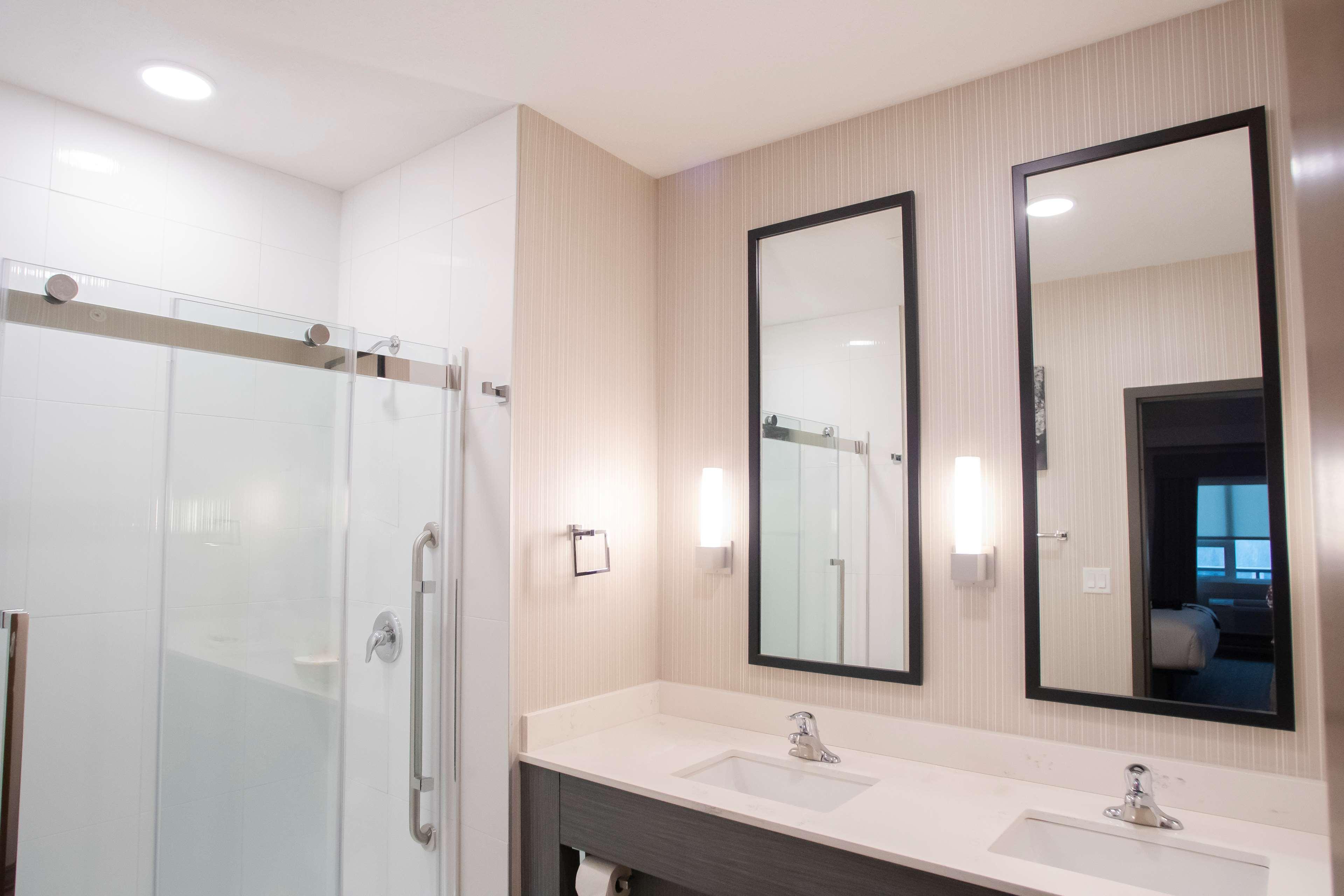 Best Western Inn & Suites Онтэрио Экстерьер фото